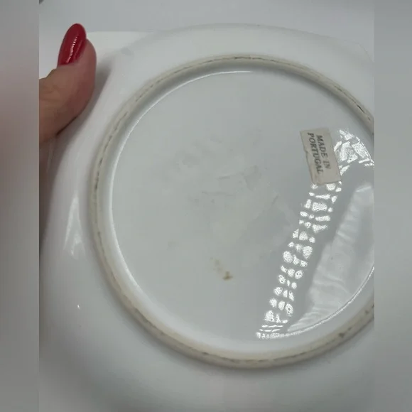 White Plate Vintage Whittier Unique
Pottery Ceramic Textured Fish Shaped Bowl - Picture 7 of 10